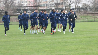 Костов избра 18 футболисти за мача с Етър