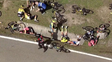 Не е за гледане! Шампион от Тур дьо Франс в болница след меле на пътя ВИДЕО 