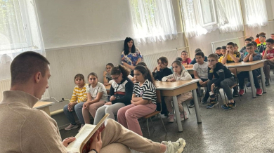 Звезда на Лудогорец чете на деца в Лозница СНИМКИ