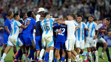 Франция изхвърли Аржентина за 1/2-финал, скандали в края