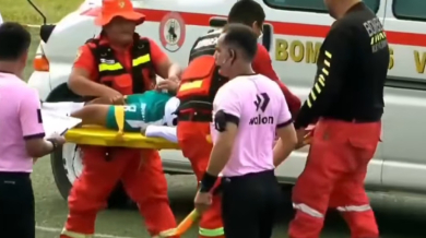 Ужас! 21-годишен футболист почина след сблъсък със съперник ВИДЕО 18+