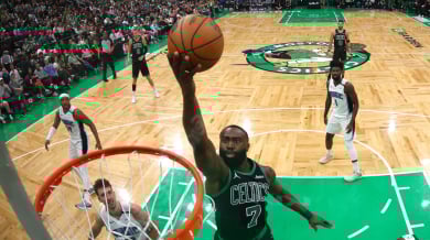 Шампионът прескочи първи съперник в плейофите