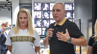 Христо Стоичков дарява 1000 книги на деца