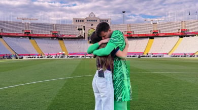 Семейна прегръдка в Барса трогна света