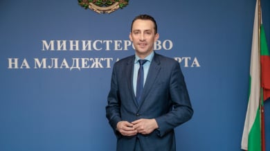 Спортният министър с ранно включване в събота