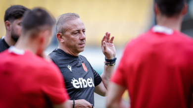 Националите бранят впечатляваща серия на 52 години