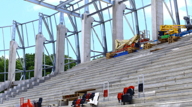 Сериозен напредък на „Армията“, фасадата вече добива вид Видео