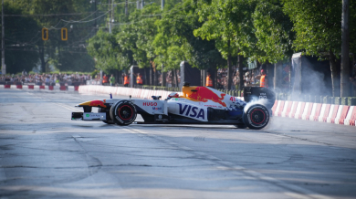 БЛИЦ Live: Цолов и Култард "подпалиха" асфалта, насладете се на шоуто