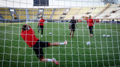 Националите загряват за Испания, очаква ги лош терен в Крит