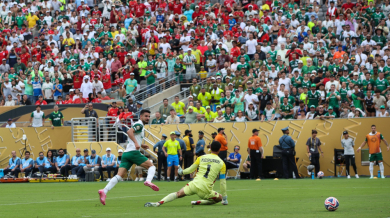 Прекъснаха мач на Световното клубно заради опасност от мълнии 