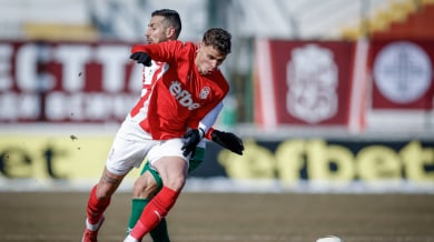 Първо в БЛИЦ: Теодор Иванов позира като играч на ЦСКА Снимка