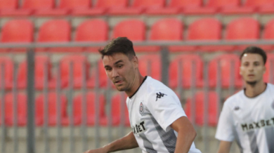 Карабельов дебютира в странен мач за Партизан Видео