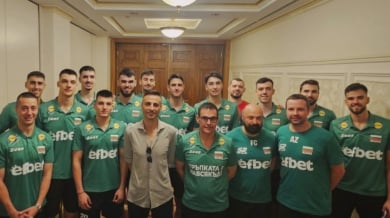 Бербатов изненада приятно националите, държа реч