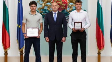 Президентът удостои с плакети Александър Василев и Иван Иванов