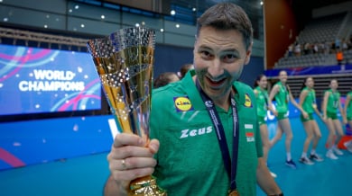 Атанас Петров, извел България до световната титла, има нов отбор