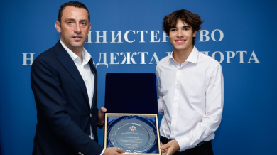 Спортният министър награди Цолов за постиженията му във Формула 3