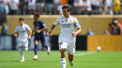 Новото дете-чудо на Реал (Мадрид) облече култова фланелка