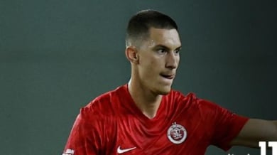 Бивш левскар куфее с червен екип Видео