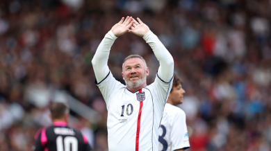 Рууни захапа Рубен Аморим