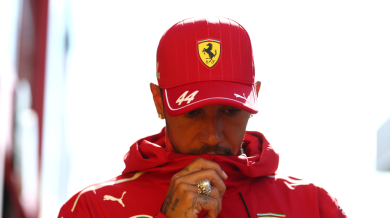 Гаф на Хамилтън му коства пет места