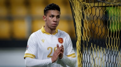 Шефилд Юнайтед се огледа и във Филип Кръстев