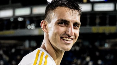 Футболист с български корени подписа с бивш клуб на Бекъм