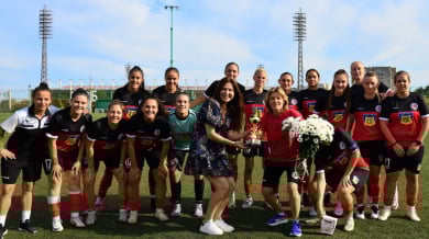 Наградиха най-добрия треньор в женски футбол в България