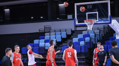 Американец кацна в Локо (Пд)