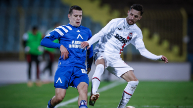 Левски брани върха срещу закъсалия Локомотив