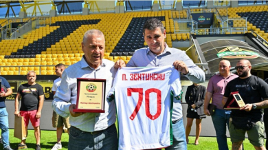 БФС удостои Петър Зехтински с почетен плакет