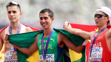 Бразилец ликува в Токио след наказания на световния рекордьор