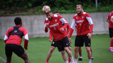 Три от звездите на ЦСКА под въпрос за дербито в "Надежда"