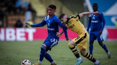 Стартовите състави на Ботев Пд и Левски