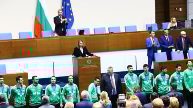 Депутатите на крака, аплодираха "лъвовете" Видео и снимки