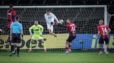 Славия взе Малкото столично дерби след волейболен гол