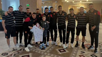 Националите зарадваха 10-годишен фен с подарък