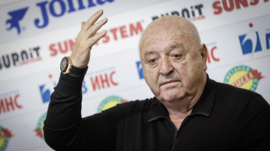 Скандално разкритие от Венци Стефанов пред БЛИЦ: Предлагат пари на наши играчи да лягат! При мен няма пу*ьовци!  