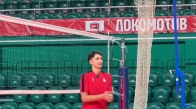 В Русия: Чакахме те, Мони Видеo