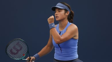 Сексапилна тенисистка отпадна рано-рано