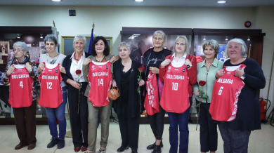 Наградиха баскетболните сребърни медалистки от Москва'80
