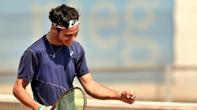 Наш тенисист си партнира успешно с Азис 