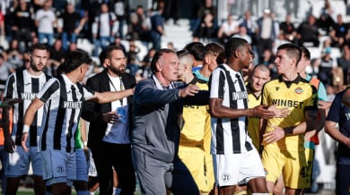 Екшън в Пловдив! Прекратиха дербито след огромен скандал