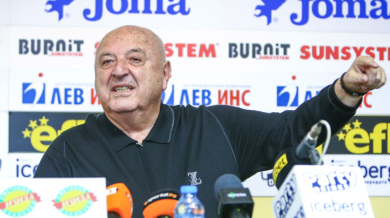 Венци Стефанов нарече "мижитурка" мениджъра на Карлос Насар