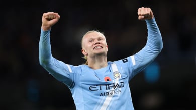 Головата машина Холанд стряска бившия си клуб 