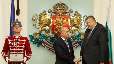 Румен Радев награждава легендарни спортисти на България