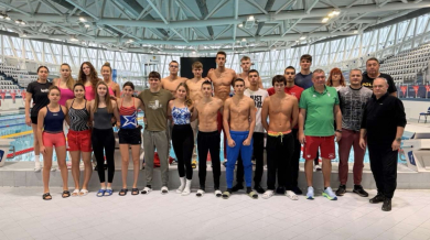 Националите ни по плуване на лагер в Бургас