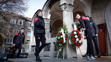Националният отбор, легенди на ЦСКА и шефове на клуба изпратиха Стоян Йорданов Снимки