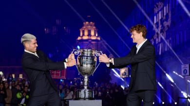 Синер ликува в битката на гигантите