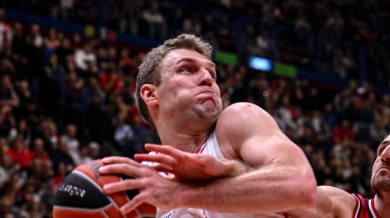 Везенков и Олимпиакос докосват върха в Евролигата Видео