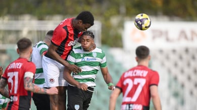 Локо (София) спря Черно море за второто място в мач с три отменени гола Видео